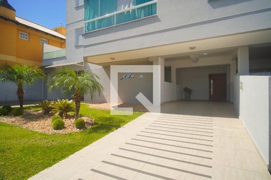 Entrada de apartamento à venda com 2 quartos, 82m² em Ouro Branco, Novo Hamburgo