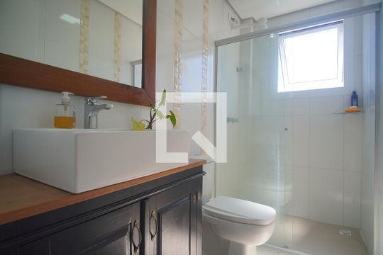 Banheiro da Suíte de apartamento à venda com 2 quartos, 82m² em Ouro Branco, Novo Hamburgo