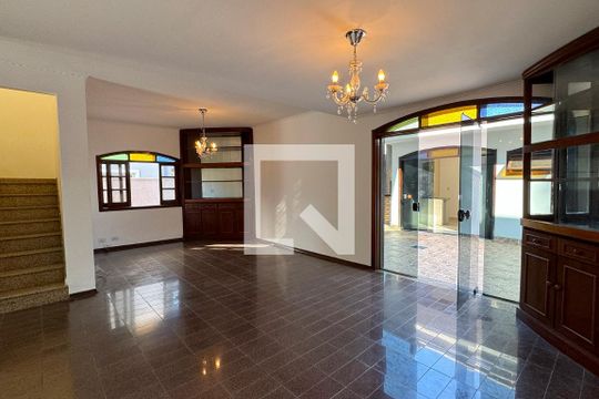 Casa de Condomínio à venda com 3 quartos, 209m² em Residencial Quatro (alphaville), Santana de Parnaíba