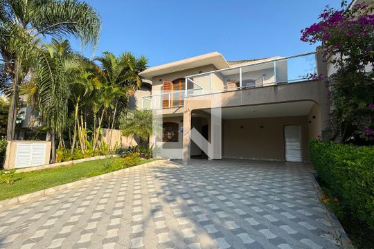 Fachada de casa de condomínio à venda com 3 quartos, 209m² em Residencial Quatro (alphaville), Santana de Parnaíba