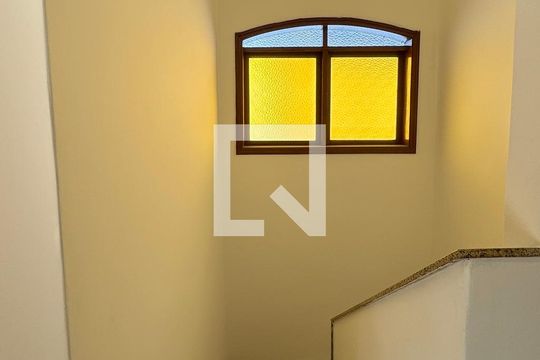 Escada de casa de condomínio à venda com 3 quartos, 209m² em Residencial Quatro (alphaville), Santana de Parnaíba