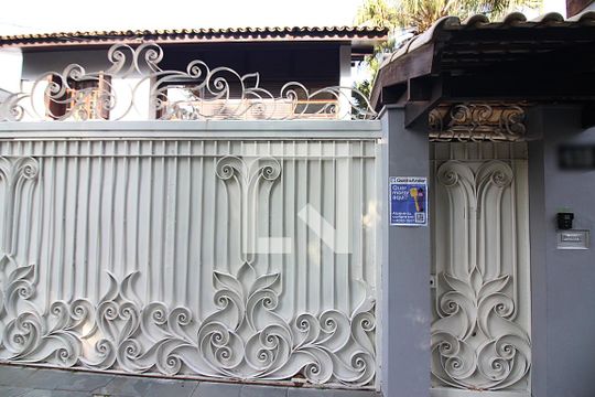 Fachada de casa à venda com 3 quartos, 300m² em Jardim das Americas, São Bernardo do Campo