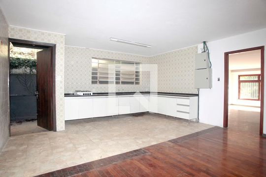 Cozinha de casa à venda com 3 quartos, 350m² em Auxiliadora, Porto Alegre