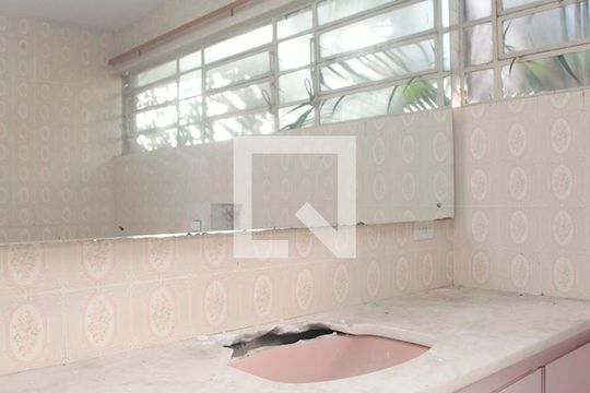Banheiro Quarto 1 Suíte de casa à venda com 3 quartos, 350m² em Auxiliadora, Porto Alegre