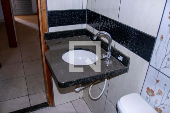 Banheiro de casa para alugar com 2 quartos, 78m² em Residencial Havai, Goiânia