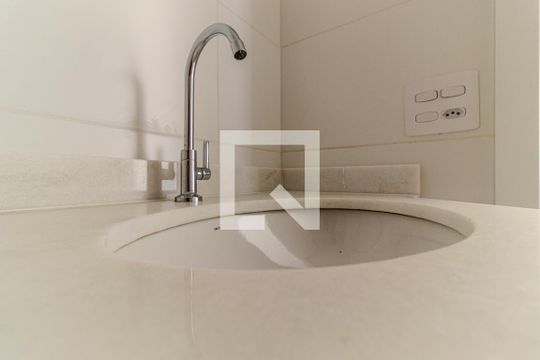 Banheiro de kitnet/studio à venda com 1 quarto, 25m² em República, São Paulo