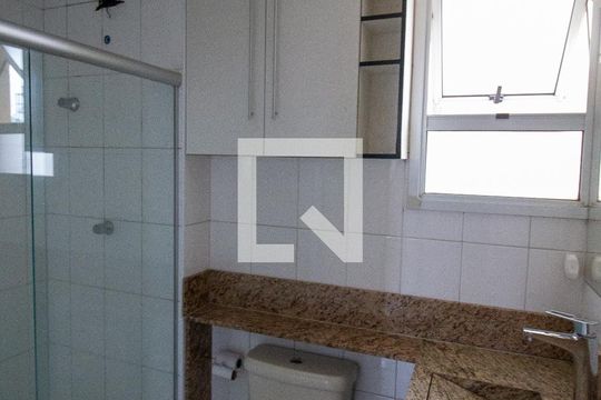 Banheiro de apartamento para alugar com 3 quartos, 70m² em Jardim Tua, São Paulo