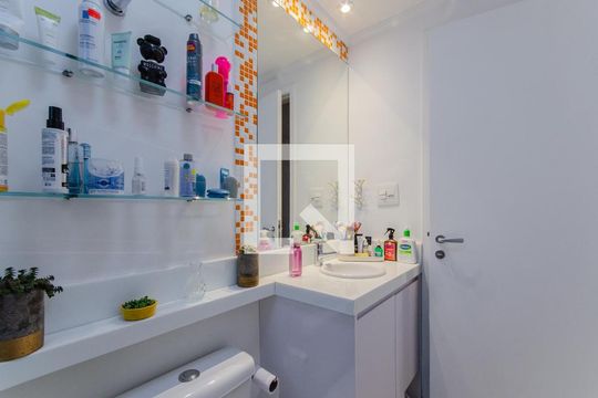 Banheiro de apartamento para alugar com 1 quarto, 42m² em Vila Dom Pedro I, São Paulo