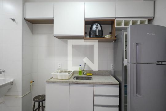 Cozinha de apartamento para alugar com 2 quartos, 41m² em Vila Água Funda, São Paulo