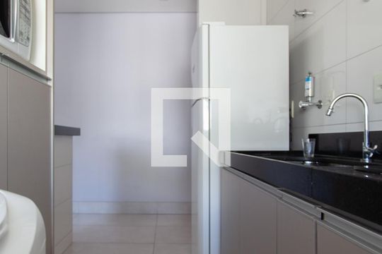 Cozinha e Área de Serviço de apartamento para alugar com 2 quartos, 47m² em Santa Branca, Belo Horizonte
