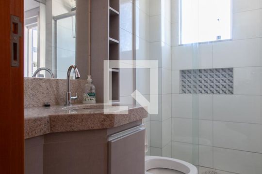Banheiro Semi Suíte de apartamento para alugar com 2 quartos, 47m² em Santa Branca, Belo Horizonte