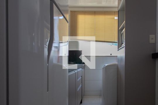 Cozinha e Área de Serviço de apartamento para alugar com 2 quartos, 47m² em Santa Branca, Belo Horizonte