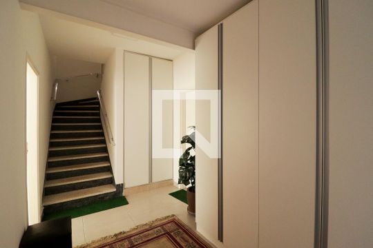 Hall de kitnet/studio para alugar com 1 quarto, 30m² em Parque Peruche, São Paulo