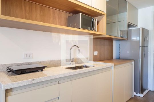 Cozinha de kitnet/studio para alugar com 1 quarto, 29m² em Moema, São Paulo