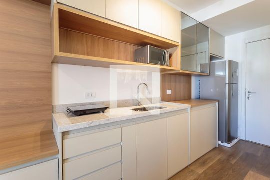 Cozinha de kitnet/studio para alugar com 1 quarto, 29m² em Moema, São Paulo