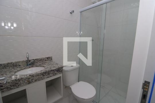 Banheiro de apartamento à venda com 2 quartos, 44m² em Vila Carrão, São Paulo