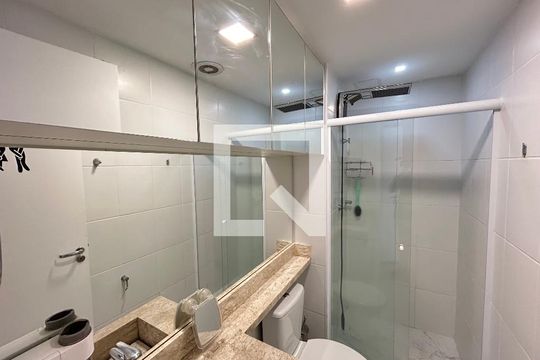 Banheiro de apartamento para alugar com 1 quarto, 34m² em Barra Funda, São Paulo