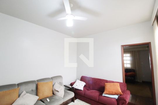 Sala 1 de casa para alugar com 4 quartos, 450m² em Saraiva, Uberlândia