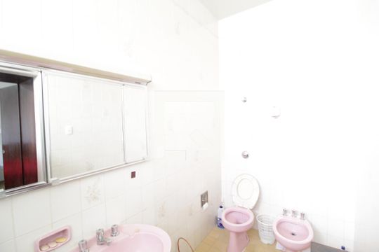Banheiro do Quarto 1 de casa para alugar com 4 quartos, 450m² em Saraiva, Uberlândia