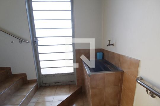 Área de Serviço de casa para alugar com 4 quartos, 450m² em Saraiva, Uberlândia