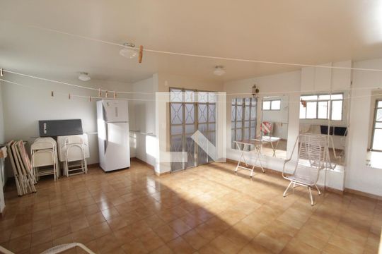 Área comum de casa para alugar com 4 quartos, 450m² em Saraiva, Uberlândia