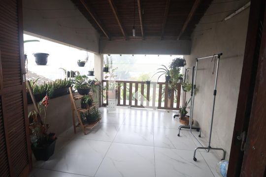 Sacada de casa à venda com 4 quartos, 150m² em Niterói, Canoas