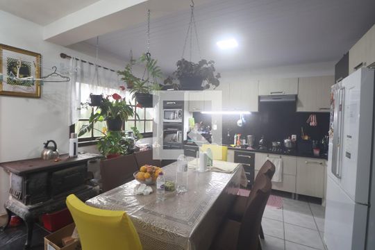 Cozinha de casa à venda com 4 quartos, 150m² em Niterói, Canoas