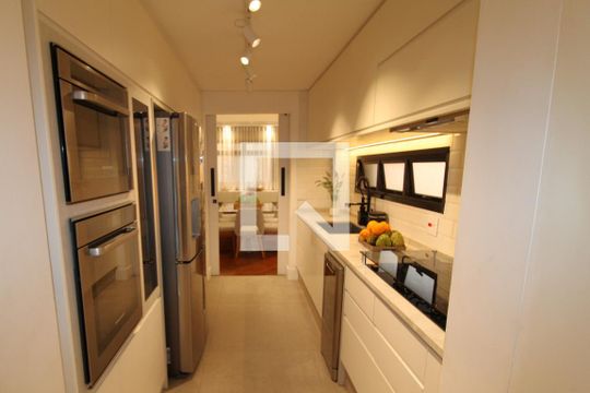 Cozinha de apartamento à venda com 3 quartos, 288m² em Santana, São Paulo