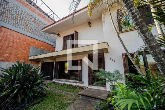 Fachada de casa à venda com 3 quartos, 287m² em Sarandi, Porto Alegre
