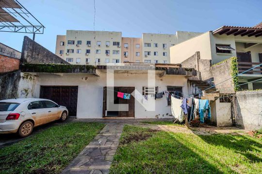Quintal de casa à venda com 3 quartos, 287m² em Sarandi, Porto Alegre