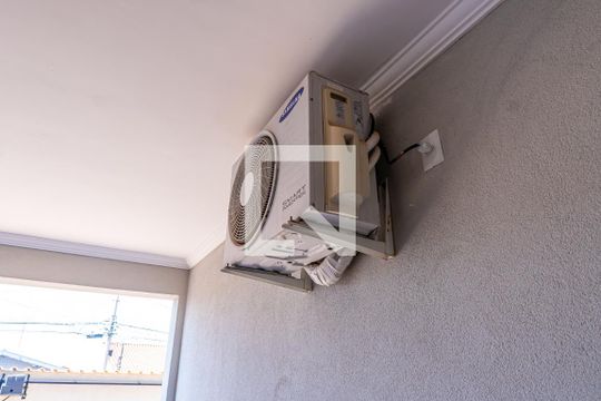 Garagem de casa à venda com 4 quartos, 237m² em Vila Manoel Ferreira, Campinas