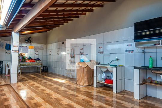 Quintal de casa à venda com 4 quartos, 237m² em Vila Manoel Ferreira, Campinas