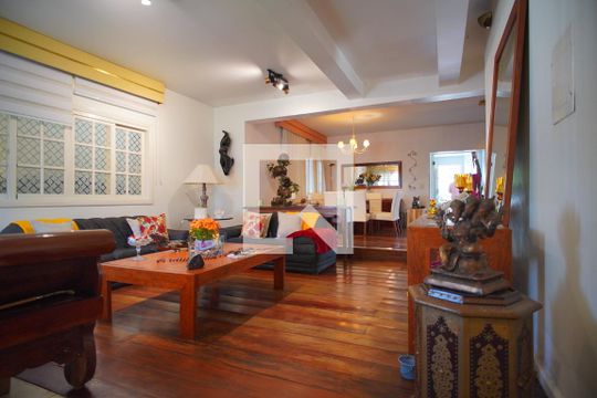 Sala de Estar de casa à venda com 3 quartos, 350m² em Chácara das Pedras, Porto Alegre