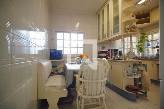 Cozinha de casa à venda com 3 quartos, 350m² em Chácara das Pedras, Porto Alegre