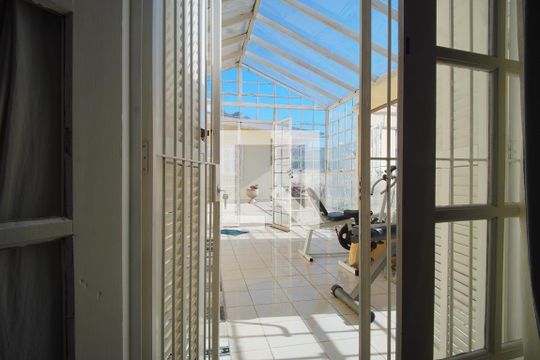 Quarto 1 - Suíte - Varanda de casa à venda com 3 quartos, 350m² em Chácara das Pedras, Porto Alegre