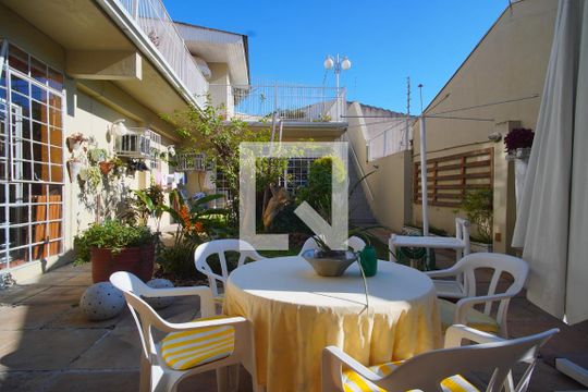 Quintal - Fundos de casa à venda com 3 quartos, 350m² em Chácara das Pedras, Porto Alegre