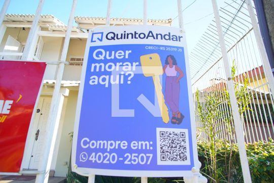 Placa na Fachada de casa à venda com 3 quartos, 350m² em Chácara das Pedras, Porto Alegre