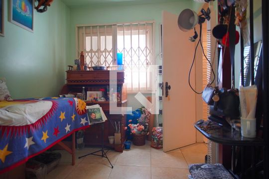 Escritório de casa à venda com 3 quartos, 350m² em Chácara das Pedras, Porto Alegre