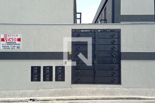 Fachada de casa de condomínio para alugar com 2 quartos, 70m² em São Lucas, São Paulo
