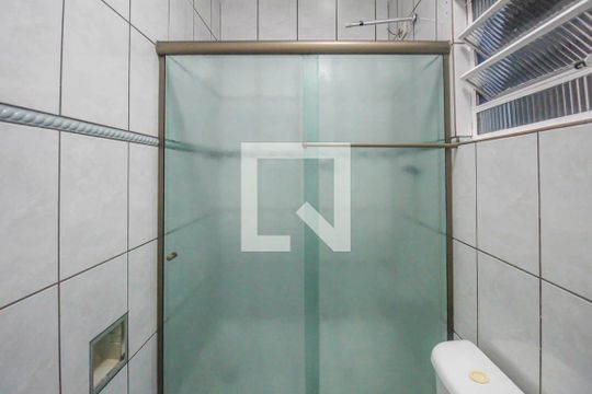 Banheiro de casa para alugar com 2 quartos, 70m² em Parque São Lucas, São Paulo