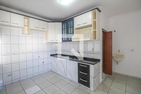 Cozinha de casa para alugar com 2 quartos, 70m² em Parque São Lucas, São Paulo