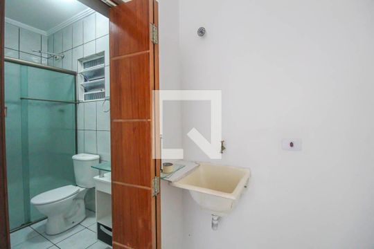 Área de Serviço de casa para alugar com 2 quartos, 70m² em Parque São Lucas, São Paulo