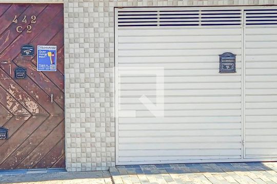 Fachada de casa para alugar com 2 quartos, 70m² em Parque São Lucas, São Paulo