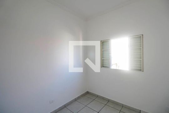 Quarto 2 de casa para alugar com 2 quartos, 70m² em Parque São Lucas, São Paulo