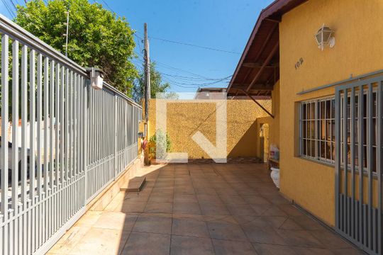 Garagem de casa para alugar com 3 quartos, 185m² em Jardim Amoreiras, Campinas