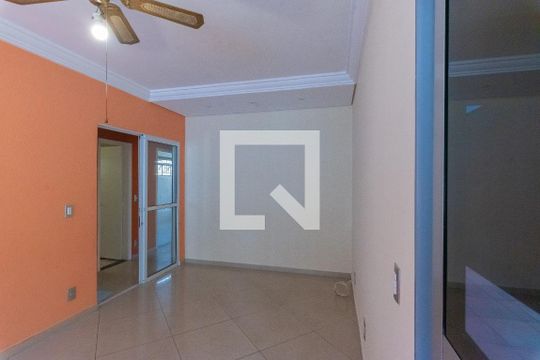 Sala de casa para alugar com 3 quartos, 185m² em Jardim Amoreiras, Campinas