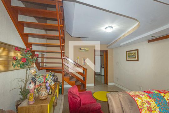 Sala de casa para alugar com 5 quartos, 350m² em Olaria, Canoas