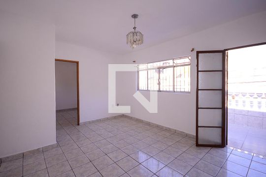 Sala de casa para alugar com 2 quartos, 120m² em Jardim Clímax, São Paulo