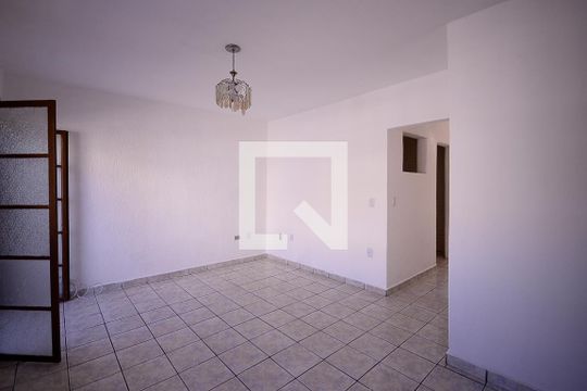 Casa para alugar com 2 quartos, 120m² em Jardim Clímax, São Paulo