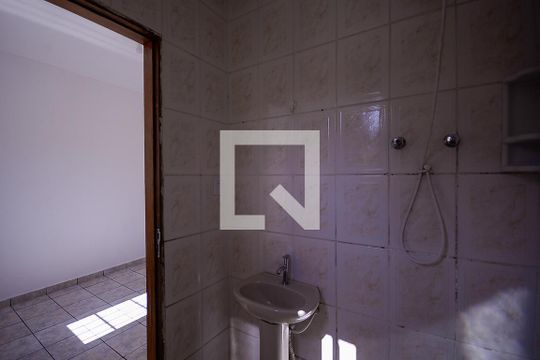Banheiro da Suite de casa para alugar com 2 quartos, 120m² em Jardim Clímax, São Paulo